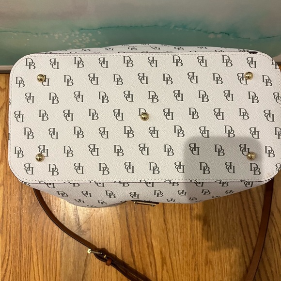 NEW Dooney & Burke bag w/o tags - Picture 7 of 8